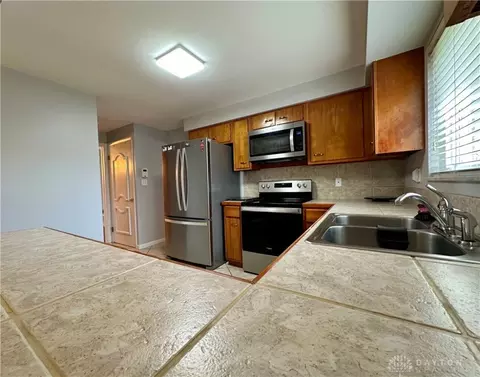 2253 E Whipp Rd, Kettering, OH 45440 photo 10