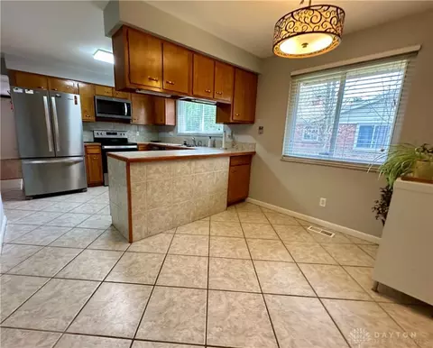 2253 E Whipp Rd, Kettering, OH 45440 photo 12
