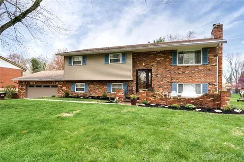 2716 Coldsprings Dr, Dayton, OH 45434