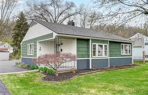 10 Maple Hill Dr, Dayton, OH 45449