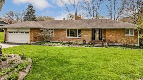 816 Schrubb Dr, Kettering, OH 45429
