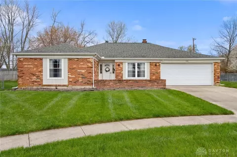 400 Skipper Ct, Englewood, OH 45322