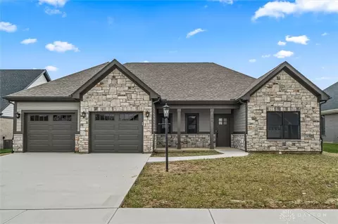 704 Quartz Ln, Tipp City, OH 45371
