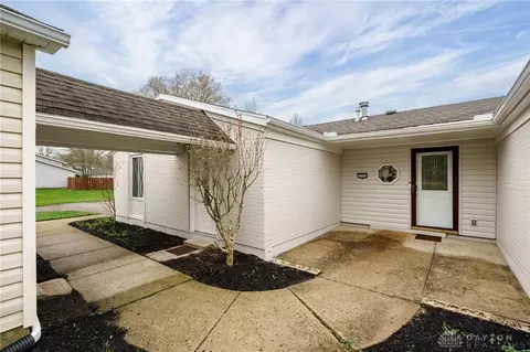 3795 Springfield Jamestown Rd, Springfield, OH 45502 photo 2