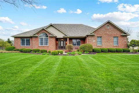 2260 Crestridge Dr, Dayton, OH 45414