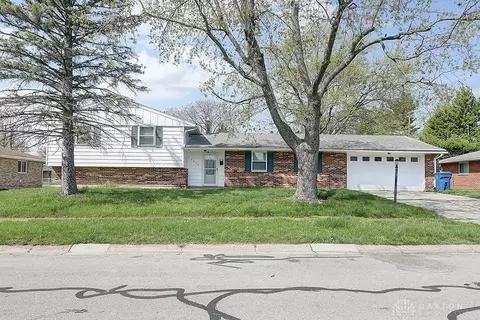 6830 Packingham Dr, Englewood, OH 45322