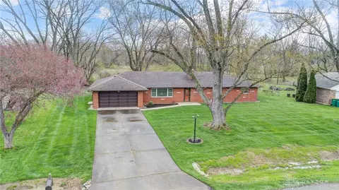 906 Grove Hill Dr, Dayton, OH 45434