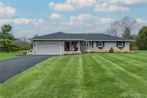 8023 Pyrmont Rd, Lewisburg, OH 45338