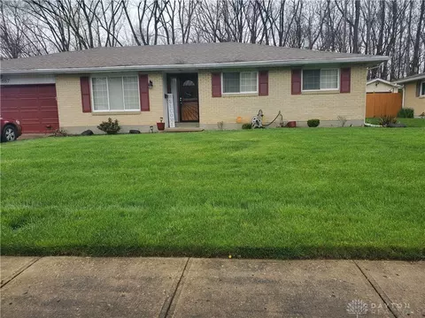 667 Fredericksburg Dr, Dayton, OH 45415