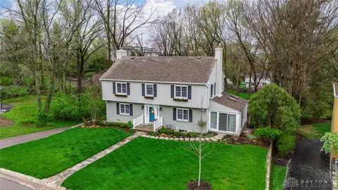 17 Thruston, Oakwood, OH 45409
