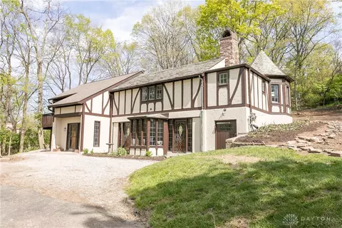 1105 Ridgeway Rd, Oakwood, OH 45419