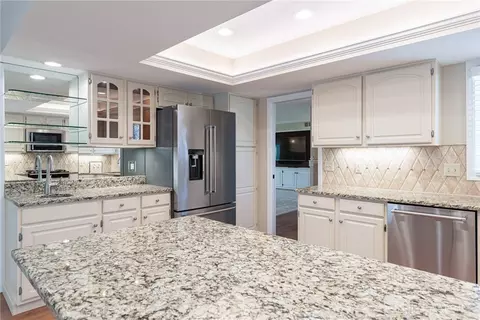 Kitchen - 4517 Troon Trl, Kettering, OH 45429 photo 4 of 7