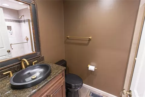 Bath - 4517 Troon Trl, Kettering, OH 45429 photo 3 of 4