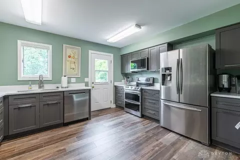 Kitchen - 4517 Troon Trl, Kettering, OH 45429 photo 5 of 7