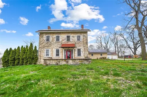 1594 W Dayton Yellow Springs Rd, Xenia, OH 45385