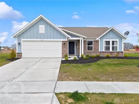 778 Hunters Run Dr, Brookville, OH 45309