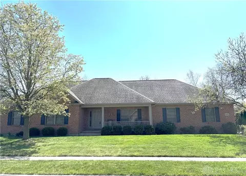 500 Arlington Woods Dr, Brookville, OH 45309