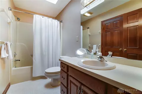 8601 Glen Eagles Ct, Springboro, OH 45066 photo 32