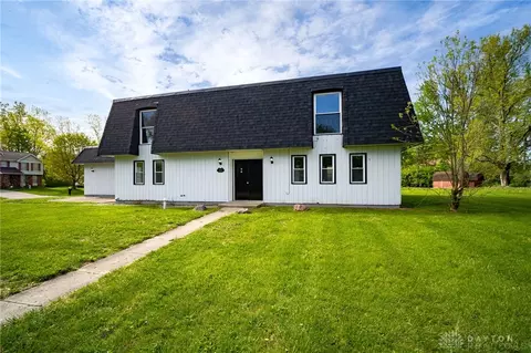 5800 Woodstone Dr, Dayton, OH 45426