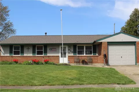 529 Benbow Cir, New Lebanon, OH 45345
