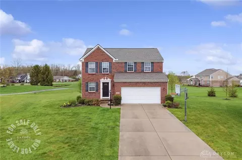 1562 N Wood Creek Dr, Centerville, OH 45458