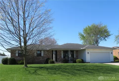 107 Debra Dr, Botkins, OH 45306