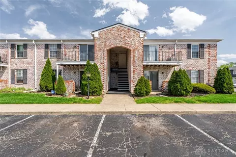 2407 Crew Cir, Dayton, OH 45439