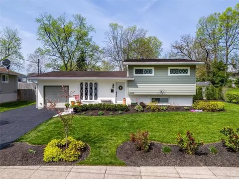 11449 Framingham Dr, Forest Park, OH 45240
