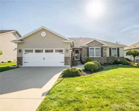 1123 Parkview Dr, Troy, OH 45373