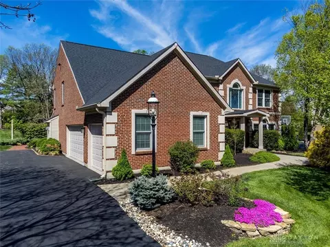 7431 Windsor Park Dr, Maineville, OH 45039 photo 2