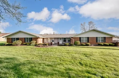 6455 Little John Cir, Centerville, OH 45459