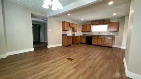 739 N Belmont Ave, Springfield, OH 45503 photo 8