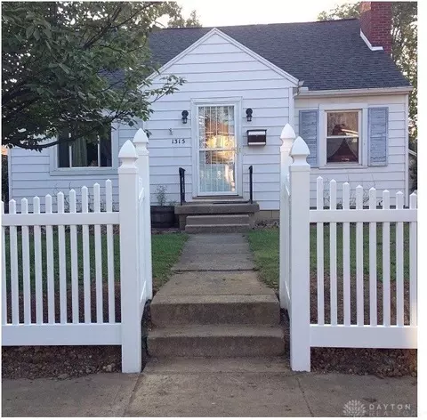 1315 N Lowry Ave, Springfield, OH 45504 photo 2
