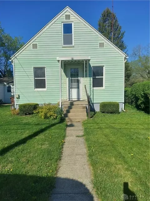 825 Englewood Dr, Englewood, OH 45322