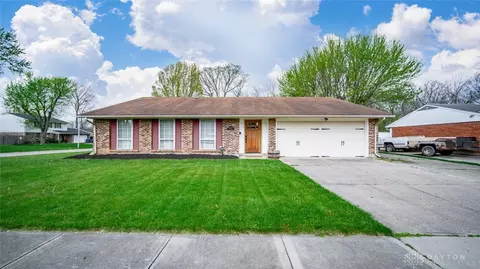 6739 Dial Dr, Huber Heights, OH 45424