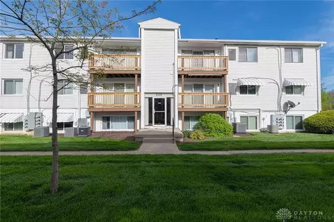 2235 Coach Dr, Dayton, OH 45440