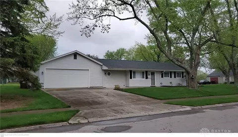 38 Sunburst Dr, Fairborn, OH 45324
