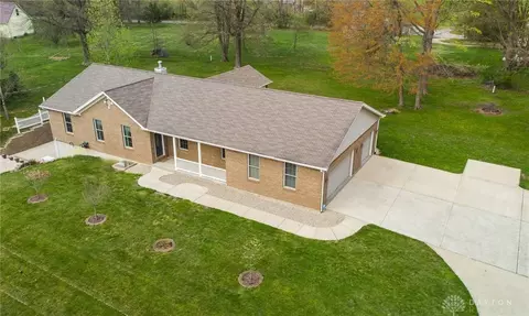 376 Dusseldorf Dr, Fayetteville, OH 45118