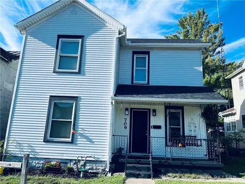 709 E Pearl St, Miamisburg, OH 45342
