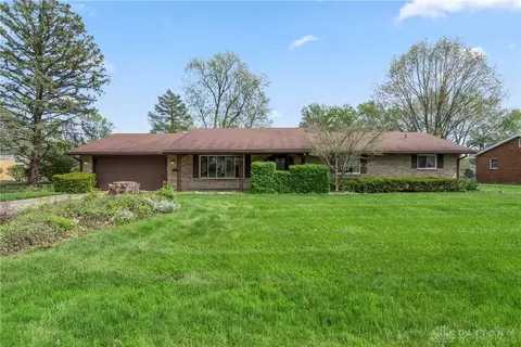 2420 Red Apple Dr, Dayton, OH 45431