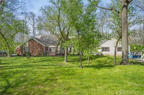 6345 Dog Leg Rd, Dayton, OH 45415