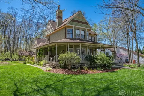 282 Walnut Grove Dr, Washington Township, OH 45458