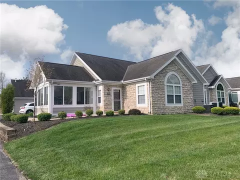 4686 Cobblestone Dr, Tipp City, OH 45371
