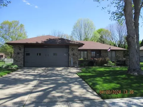 1309 Maplecrest Dr, Troy, OH 45373