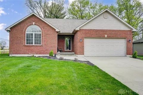 1201 Hawks Nest Dr, Troy, OH 45373