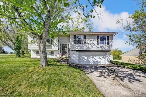 186 Golfwood Dr, Dayton, OH 45449