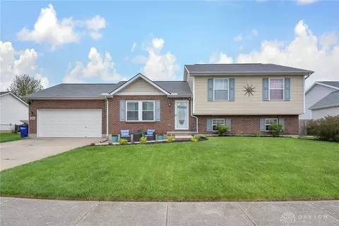 521 Caleb Dr, Brookville, OH 45309