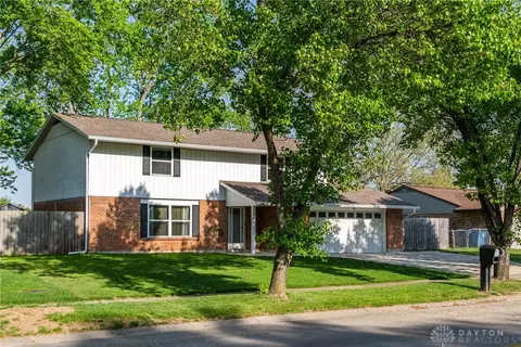7519 Rustic Woods Dr, Dayton, OH 45424