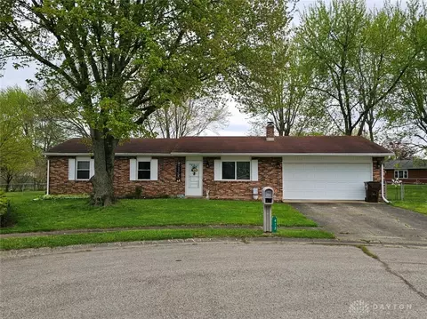 413 Laura Cir, Eaton, OH 45320