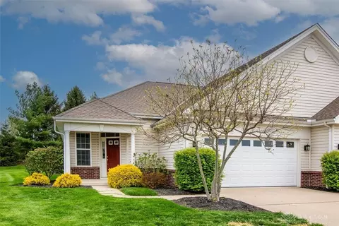 1320 Grovesedge Dr, Maineville, OH 45039